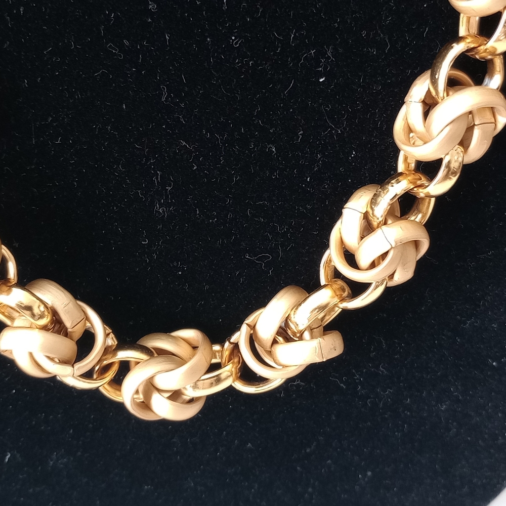 Classic Gold Knot Link Necklace for Women - Picture 3 of 6